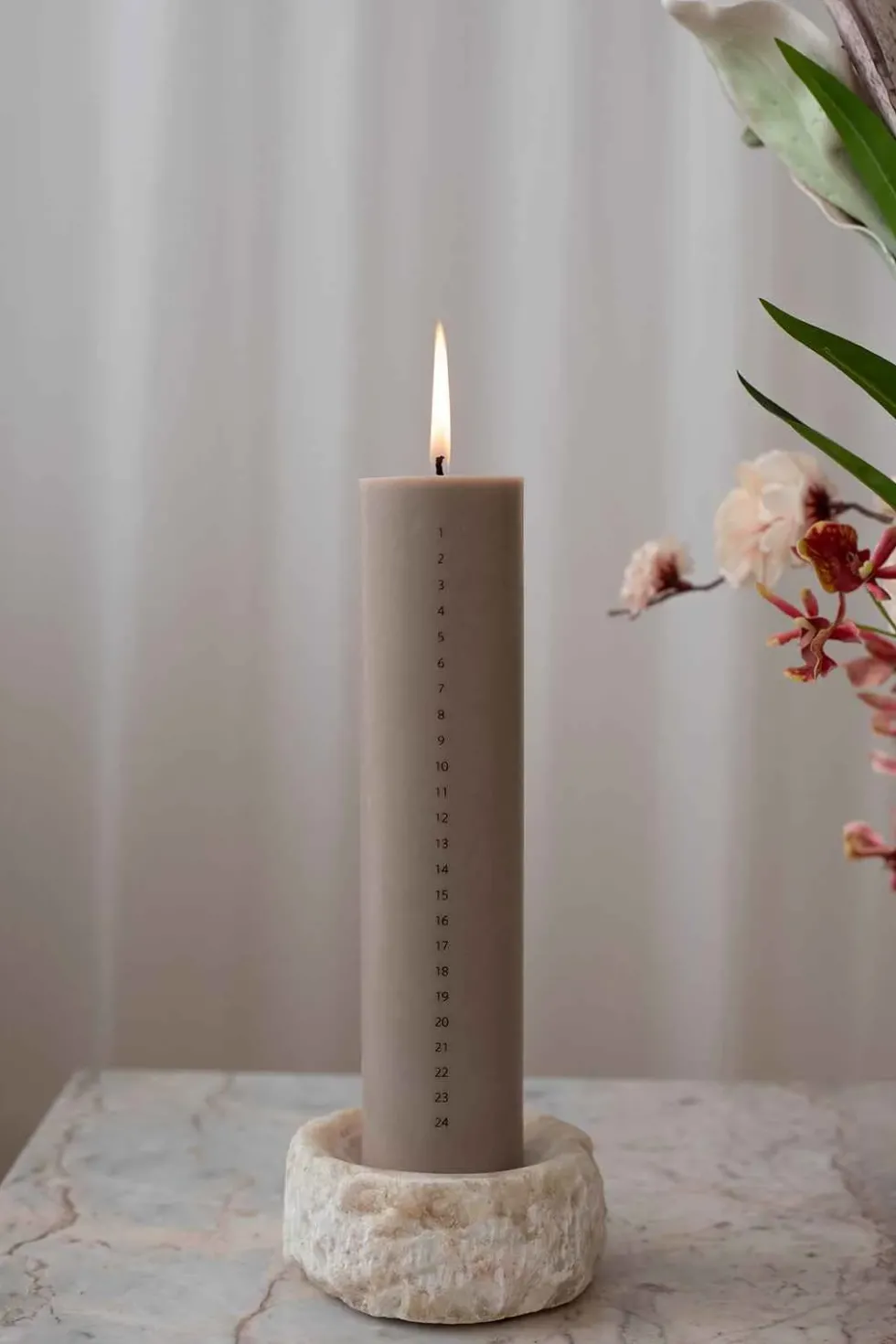 Kalenderlys - 24 øjeblikke af selvforkælelse | Taupe