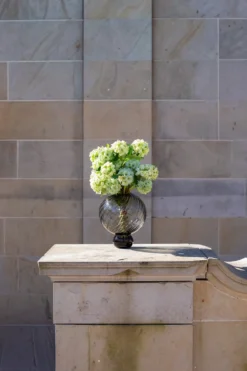 Meadow Swirl Vase - Grå | Mellem
