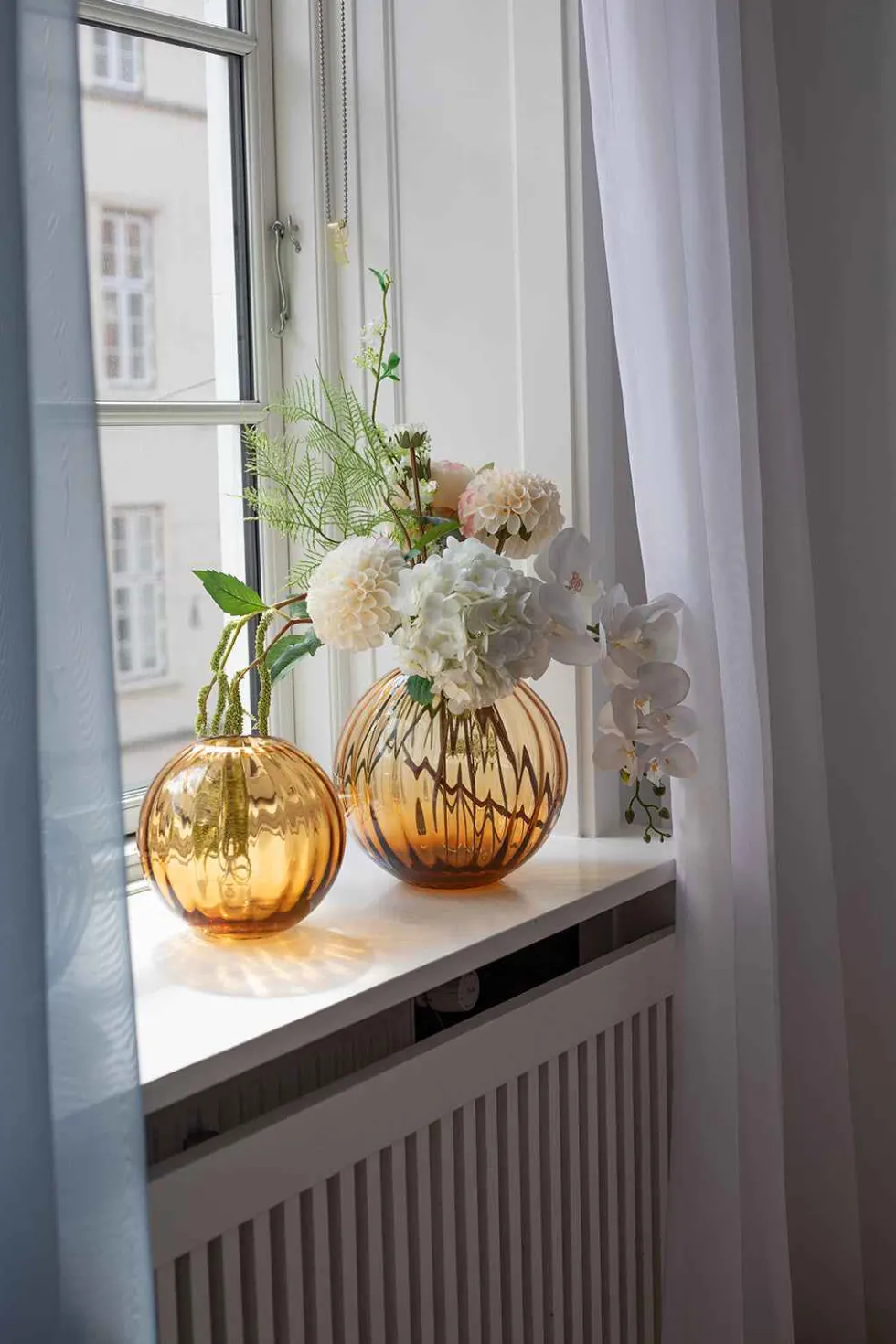 Sadie Line Vase - Amber | Mellem