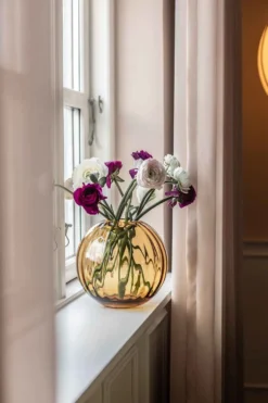Sadie Line Vase - Amber | Mellem