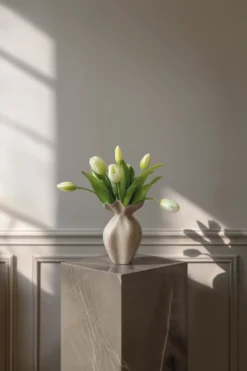 Shop looket - Tulipanbundt og Nellie vase - Hvid